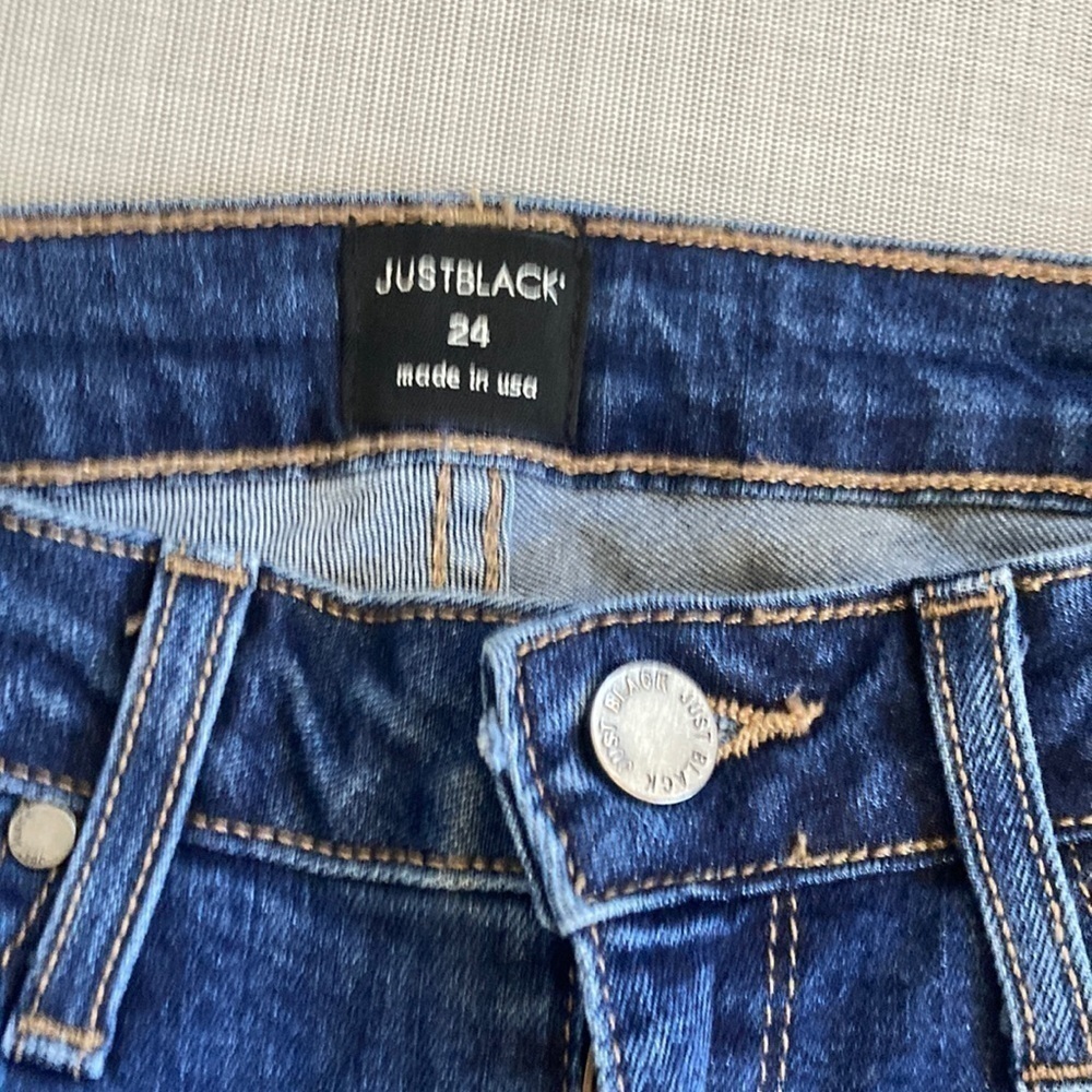 Just black size 24 distressed mid rise, skinny jeans - Picture 3 of 6